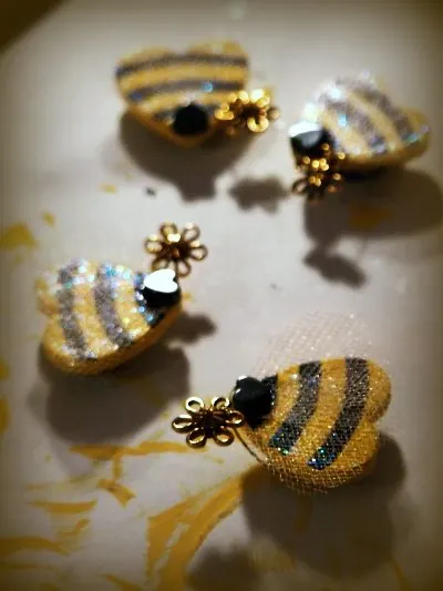 DIY Bee Magnets