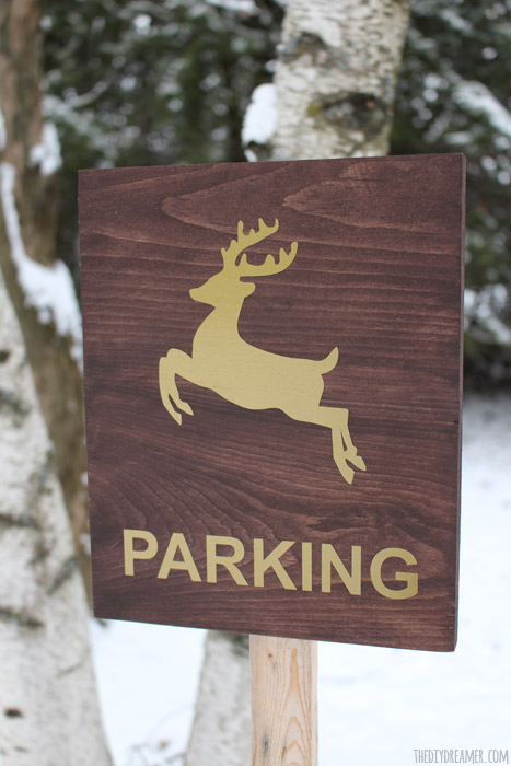 Reindeer Parking Sign! Looking for a way to tell Santa where you'd like him to park his sleigh so that your kids can leave food for the reindeer? Make a Reindeer Parking sign!