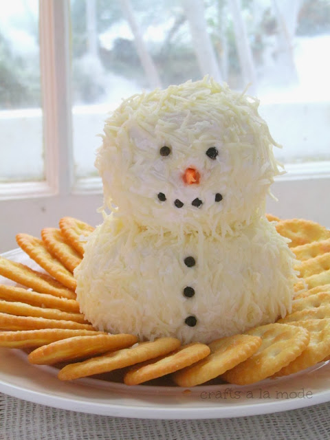 Yummy Snowman Cheeseball