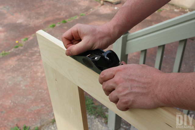 Using a hand planer