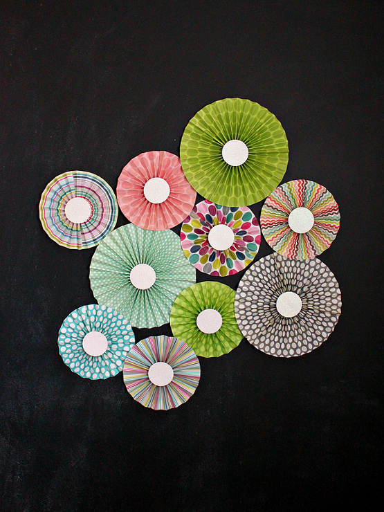 DIY Paper Rosettes Photo Backdrop