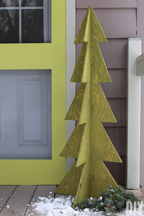DIY 3D Wood Christmas Tree. This DIY Christmas tree measures 4 feet tall. Makes a great outdoor decoration.